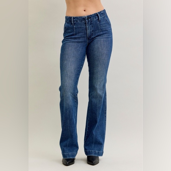Judy Blue Full Size Mid Rise Bootcut Jeans with Welt Pockets Plus Size - Picture 1 of 16